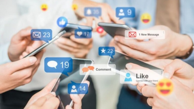 Interaksi Real-Time Melalui Media Sosial