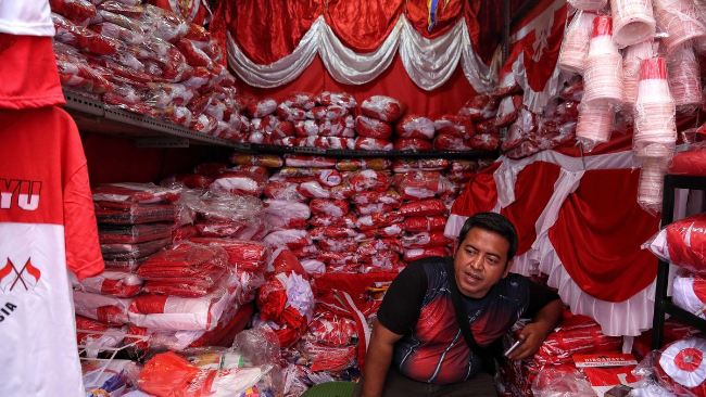 Menjual Bendera dan Perlengkapan Hiasan