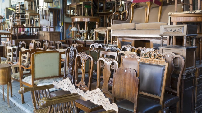 Menjual Furnitur dari Barang Bekas